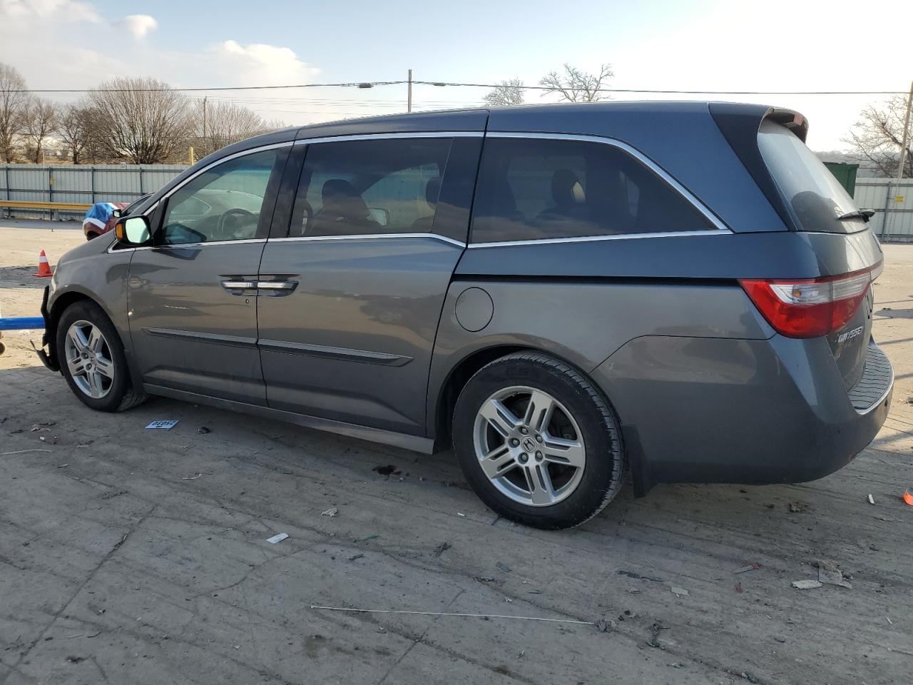 2011 Honda Odyssey - Image 2