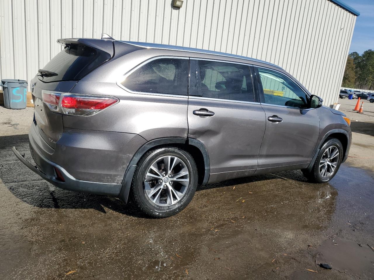 2016 Toyota Highlander - Image 3