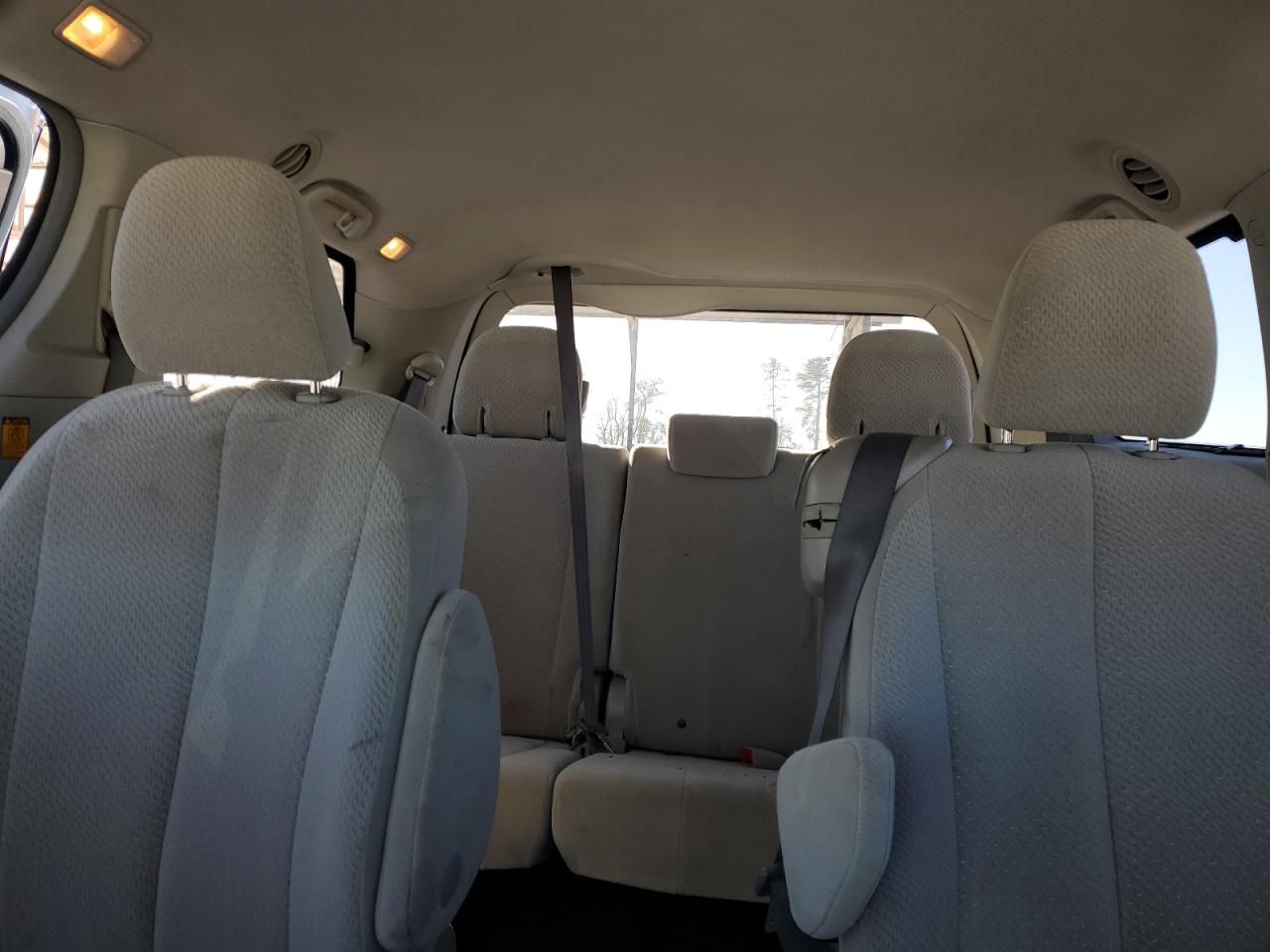2011 Toyota Sienna - Image 10