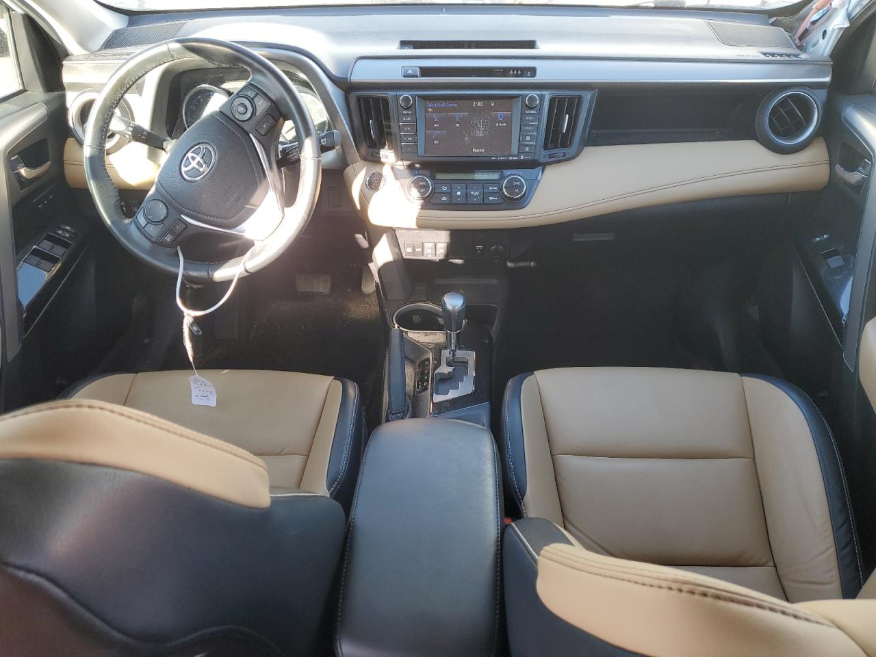 2017 Toyota RAV 4 - Image 8