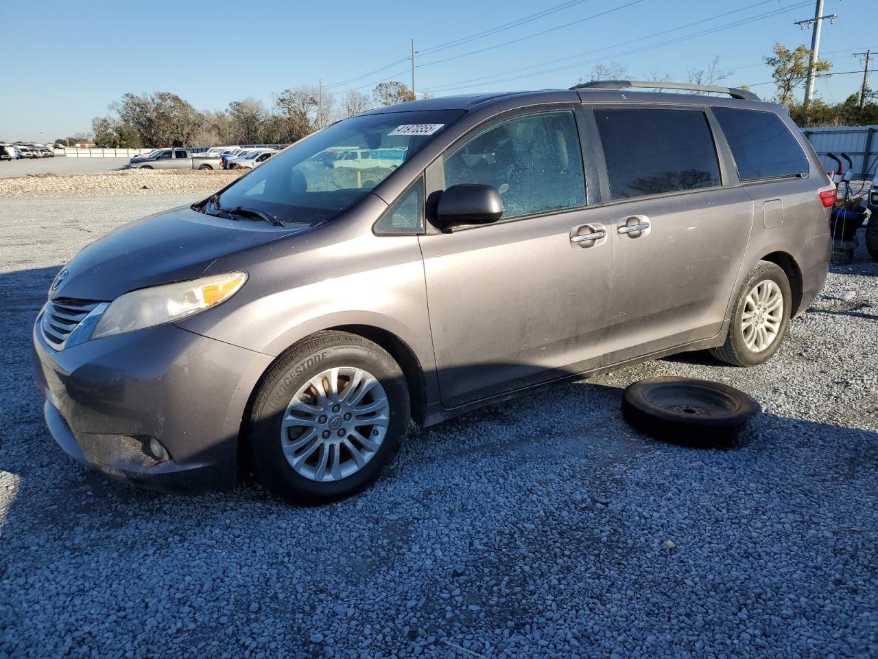 2015 Toyota Sienna - Image 1