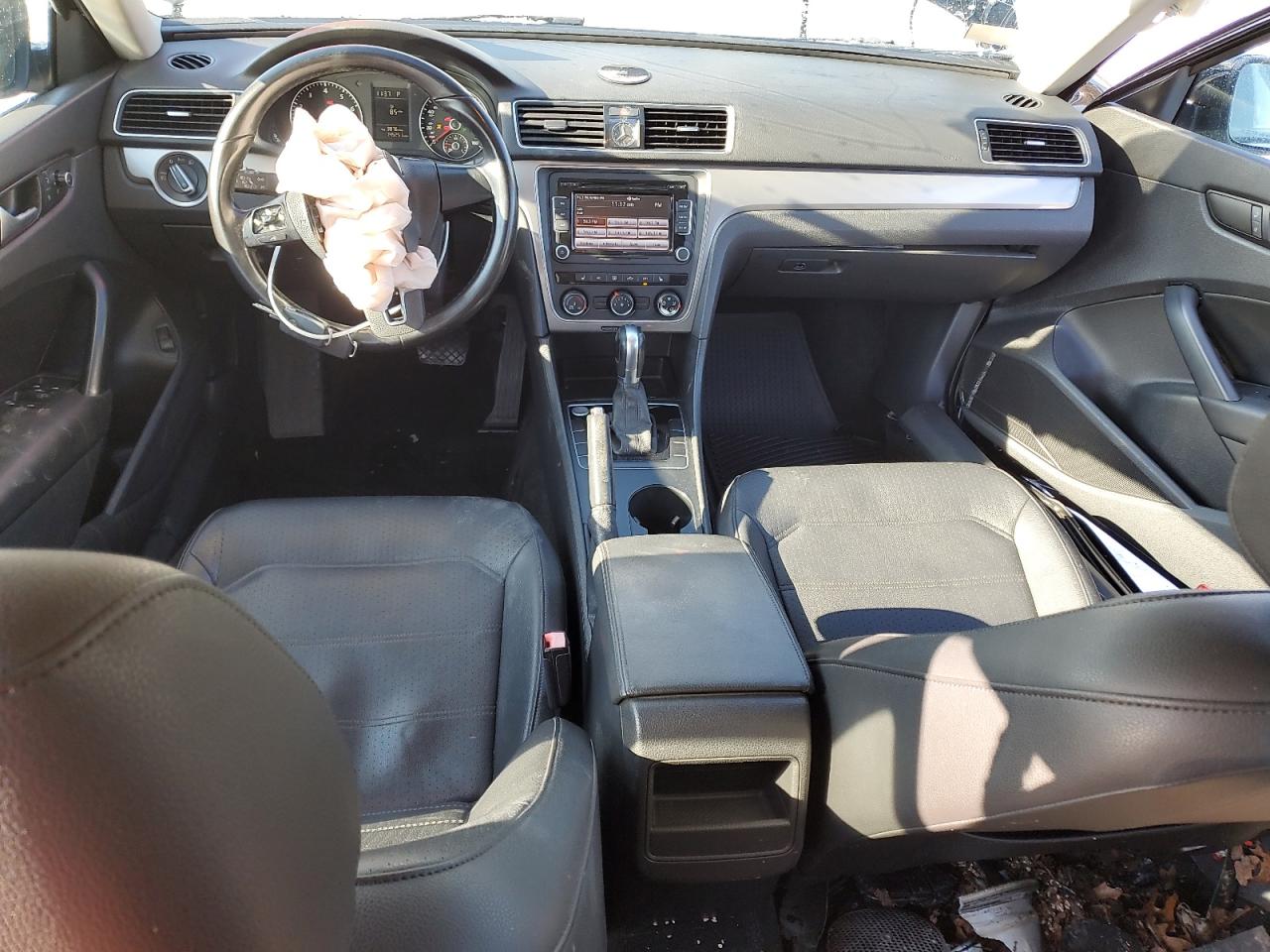 2015 Volkswagen Passat - Image 8