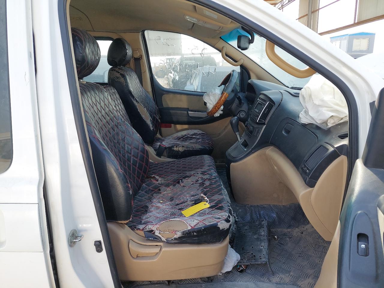 KMJWA37R5GU774027 - 2016 Hyundai H1 - #42477905