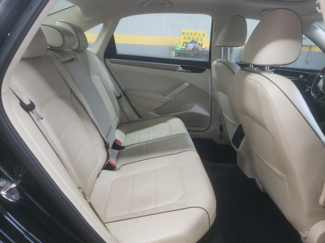 2016 Volkswagen Passat - Image 10