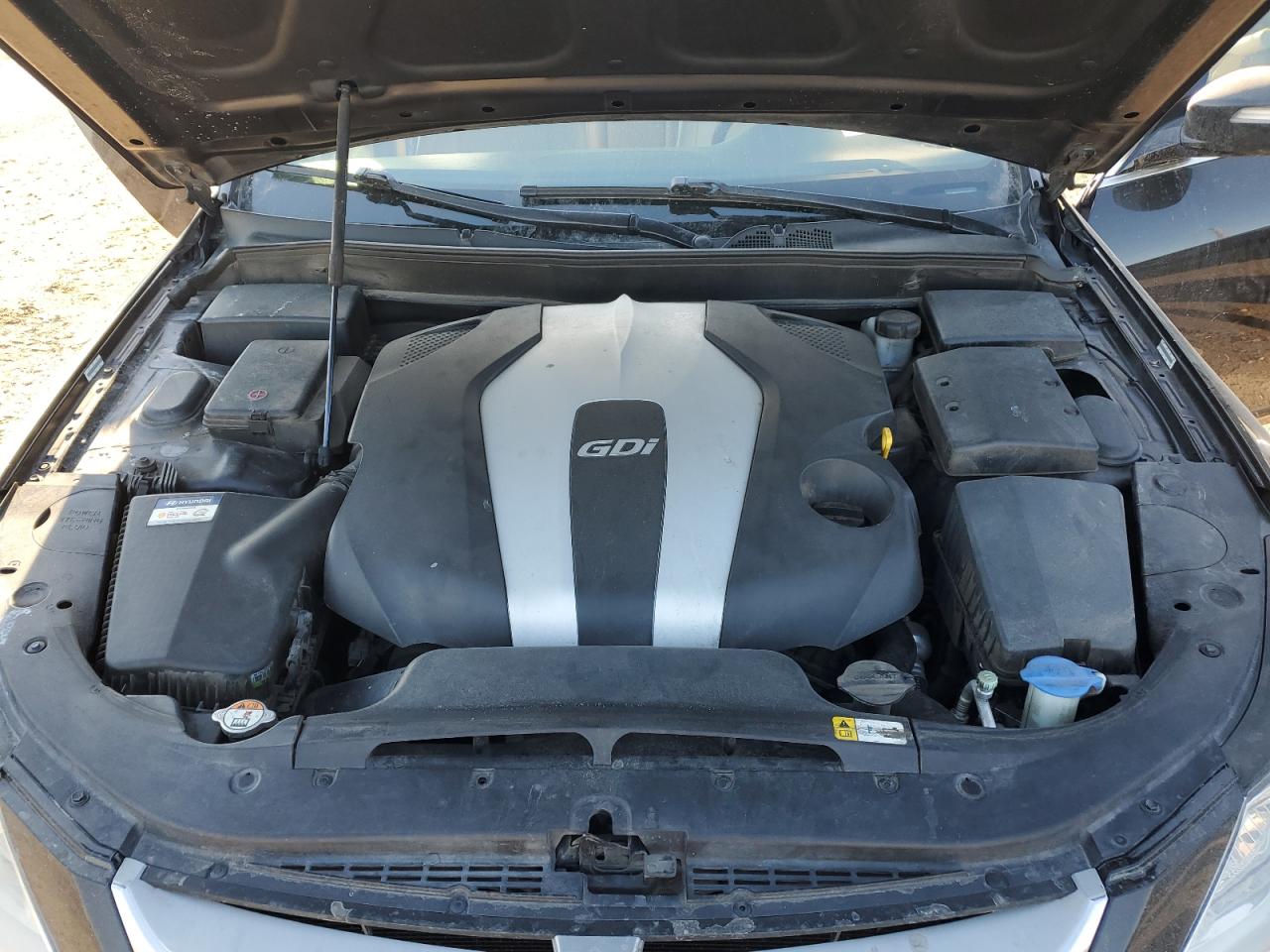 2014 Hyundai Genesis - Image 11