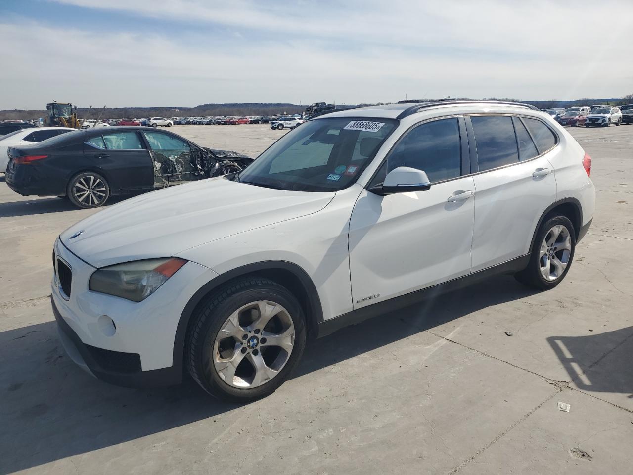 VIN WBAVM1C50DVW44224 2013 BMW X1 no.1