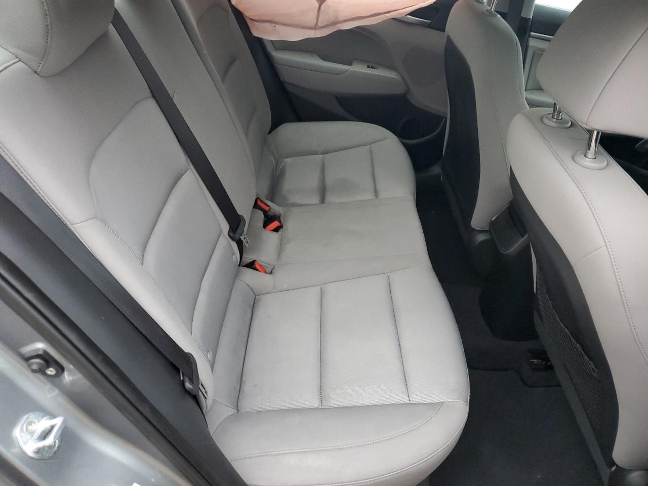 2018 Hyundai Elantra - Image 10