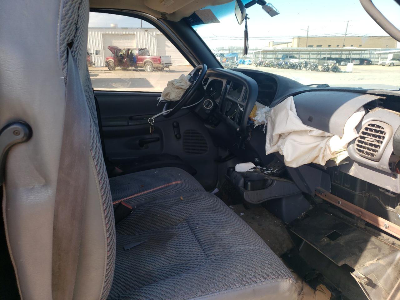 1999 Dodge Ram 1500 VIN: 3B7HC12Y0XG138274 Lot: 51933405