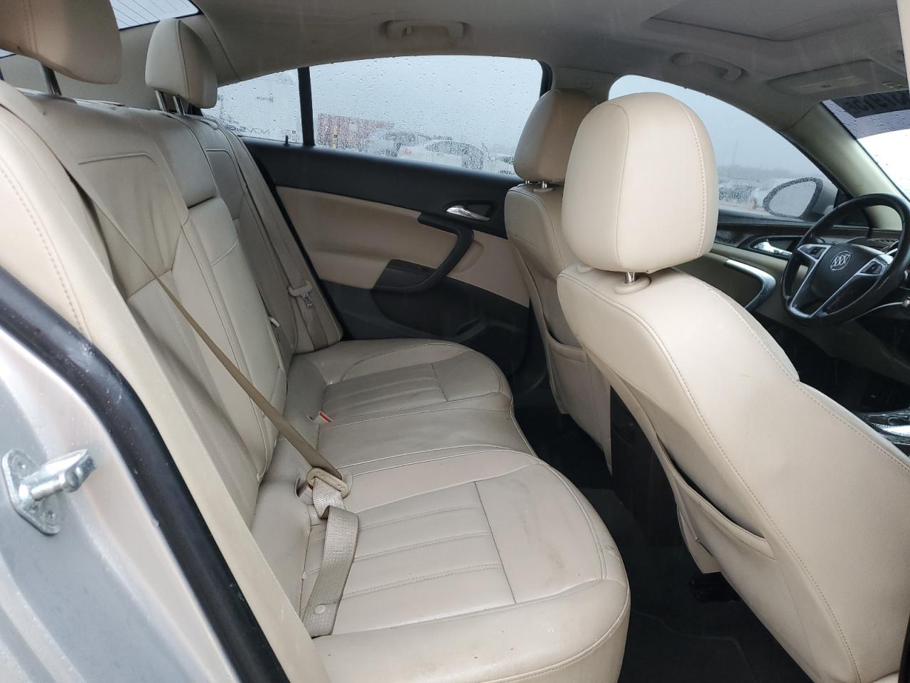 2011 Buick Regal - Image 11
