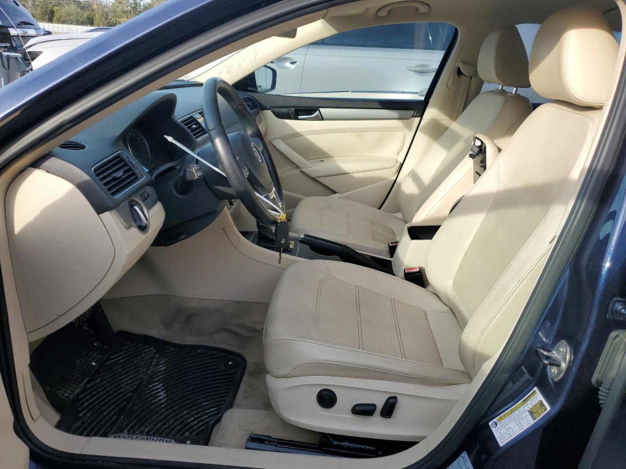 2014 Volkswagen Passat - Image 7