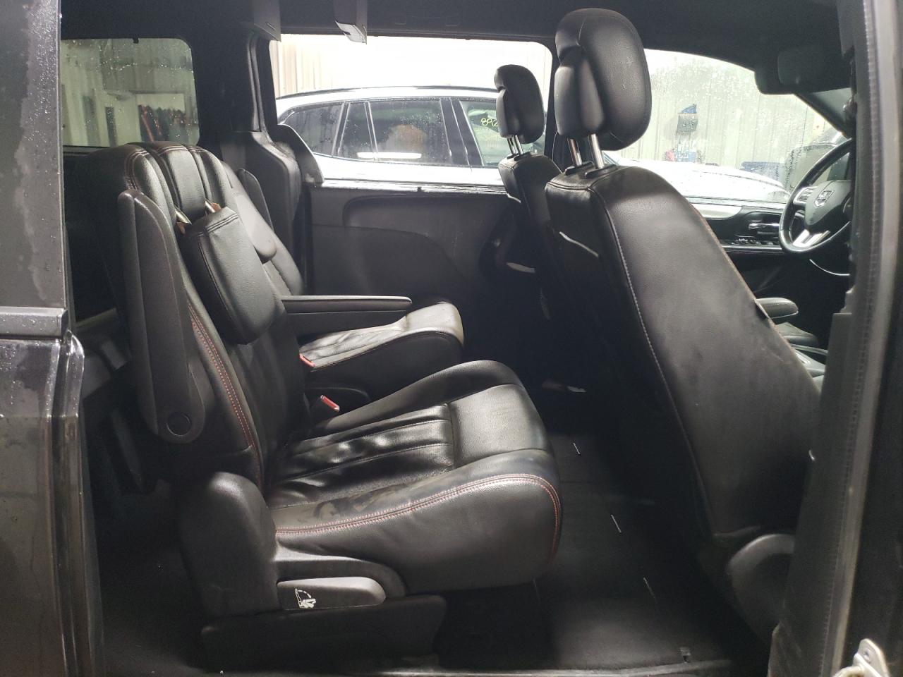 2017 Dodge Caravan - Image 10