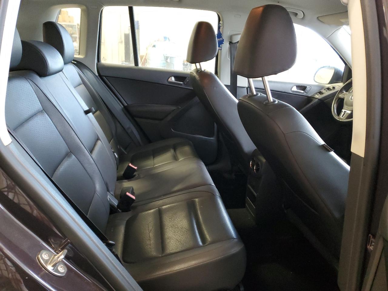 2016 Volkswagen Tiguan - Image 10