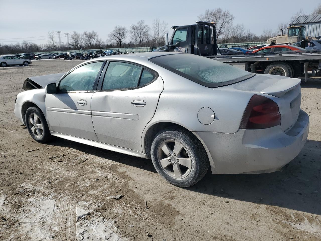 2005 Pontiac Grand Prix - Image 2