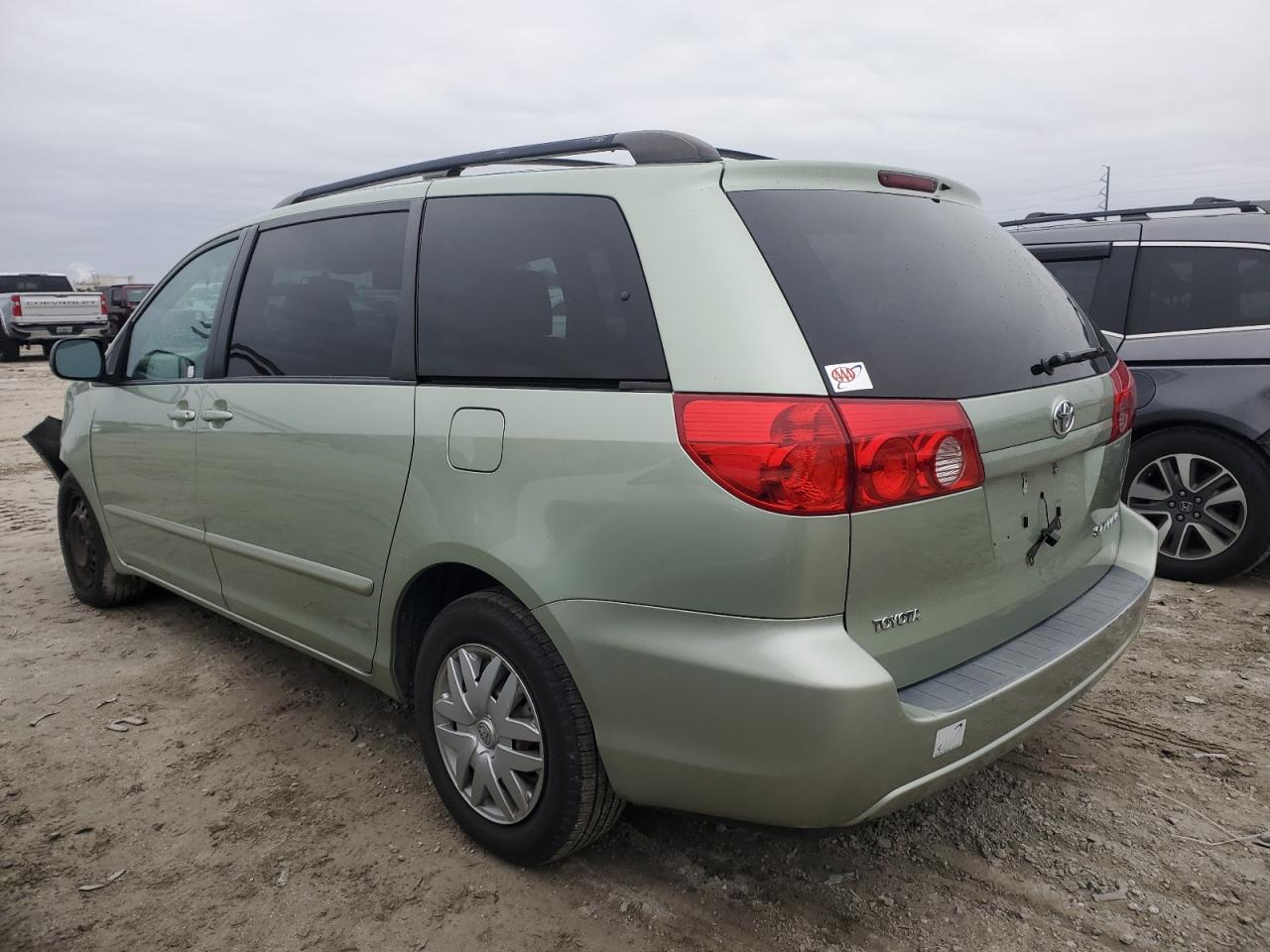 2008 Toyota Sienna - Image 2