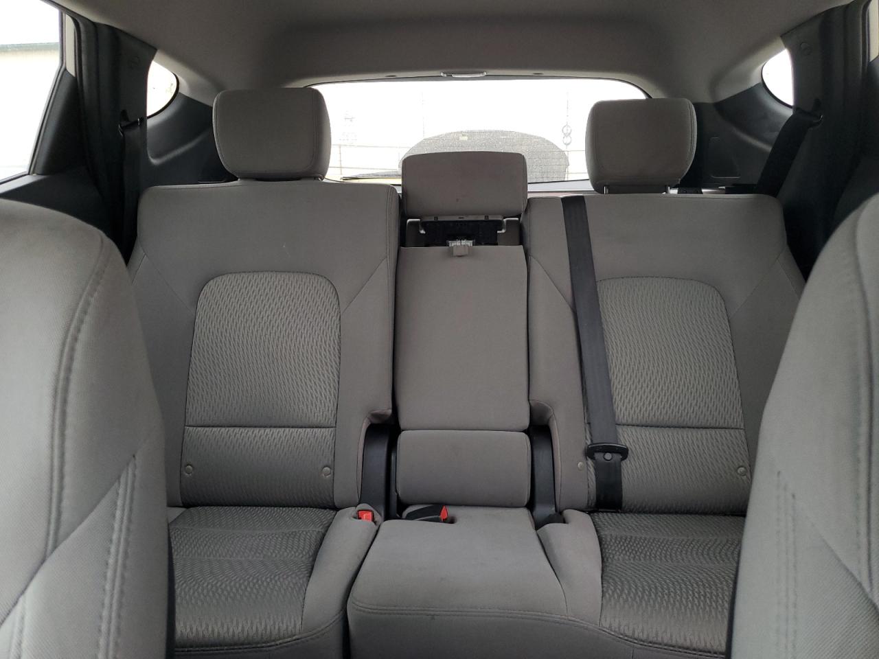2016 Hyundai Santa Fe - Image 10