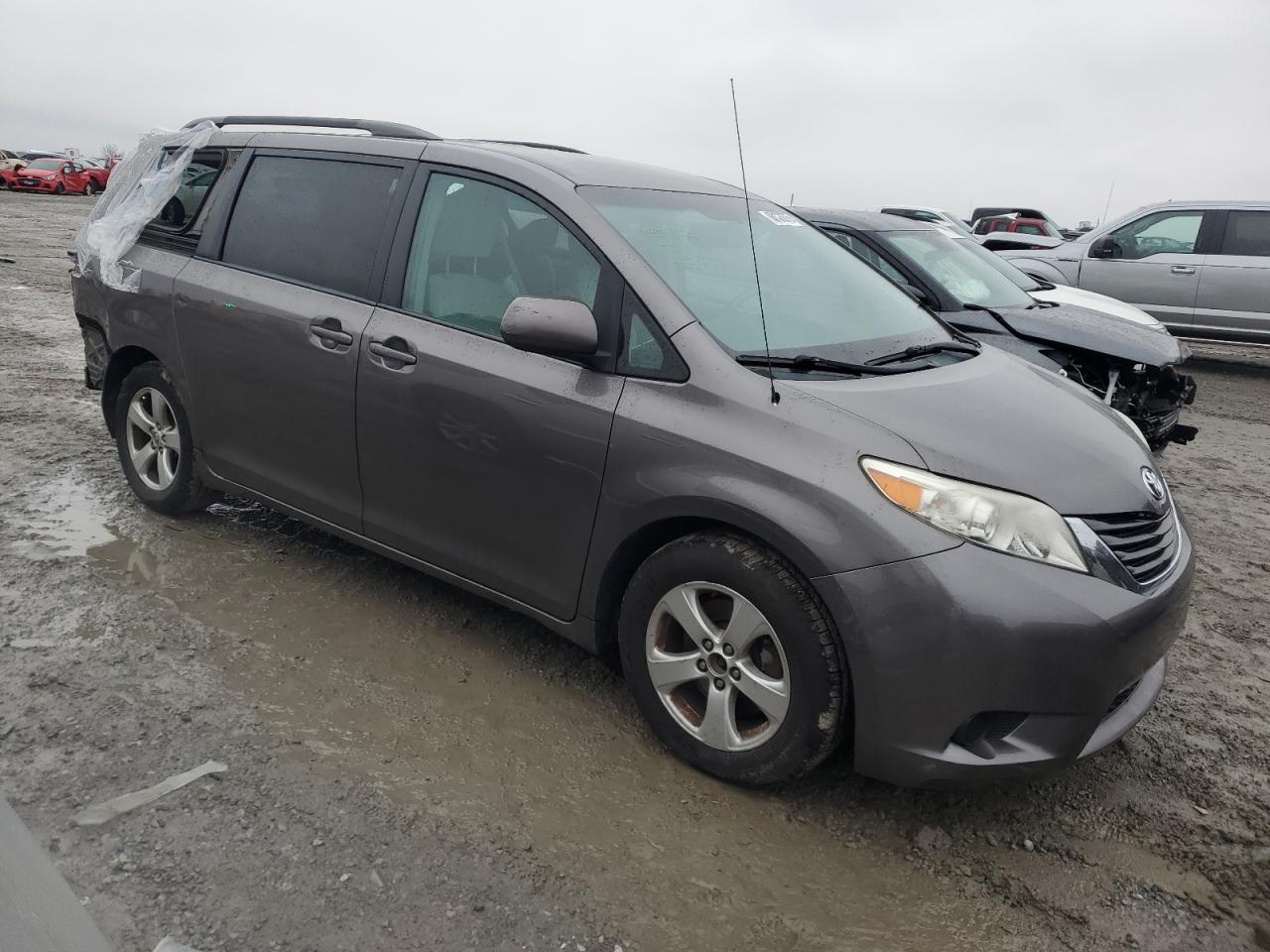 2014 Toyota Sienna - Image 4