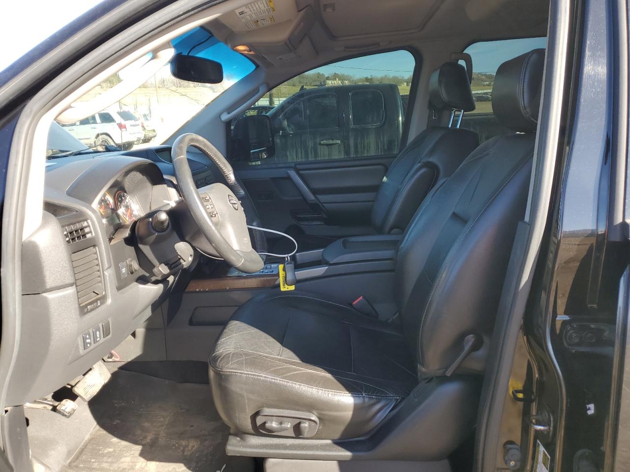 2009 Nissan Titan - Image 7