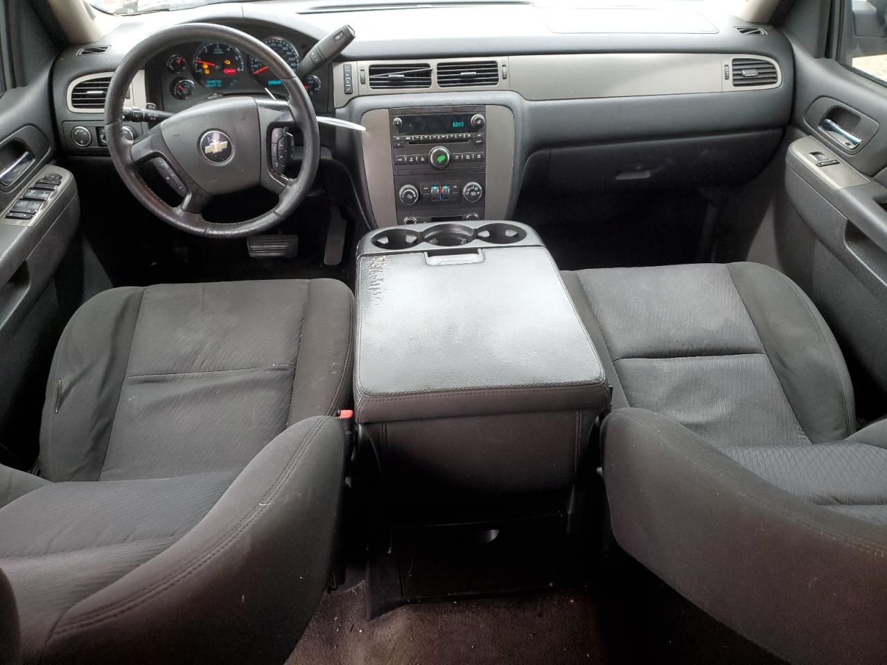2010 Chevrolet Suburban - Image 8