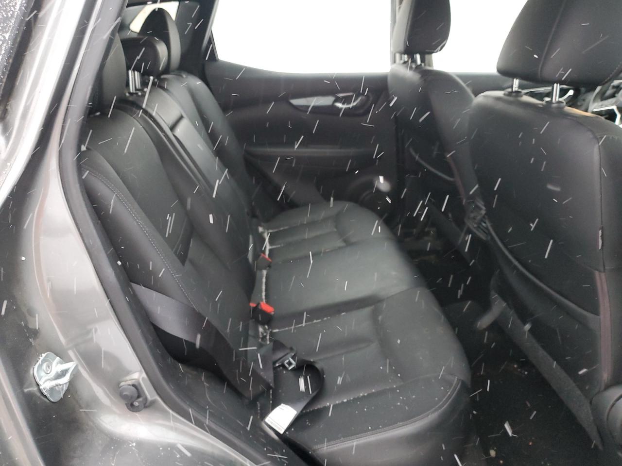 2017 Nissan Rogue - Image 11