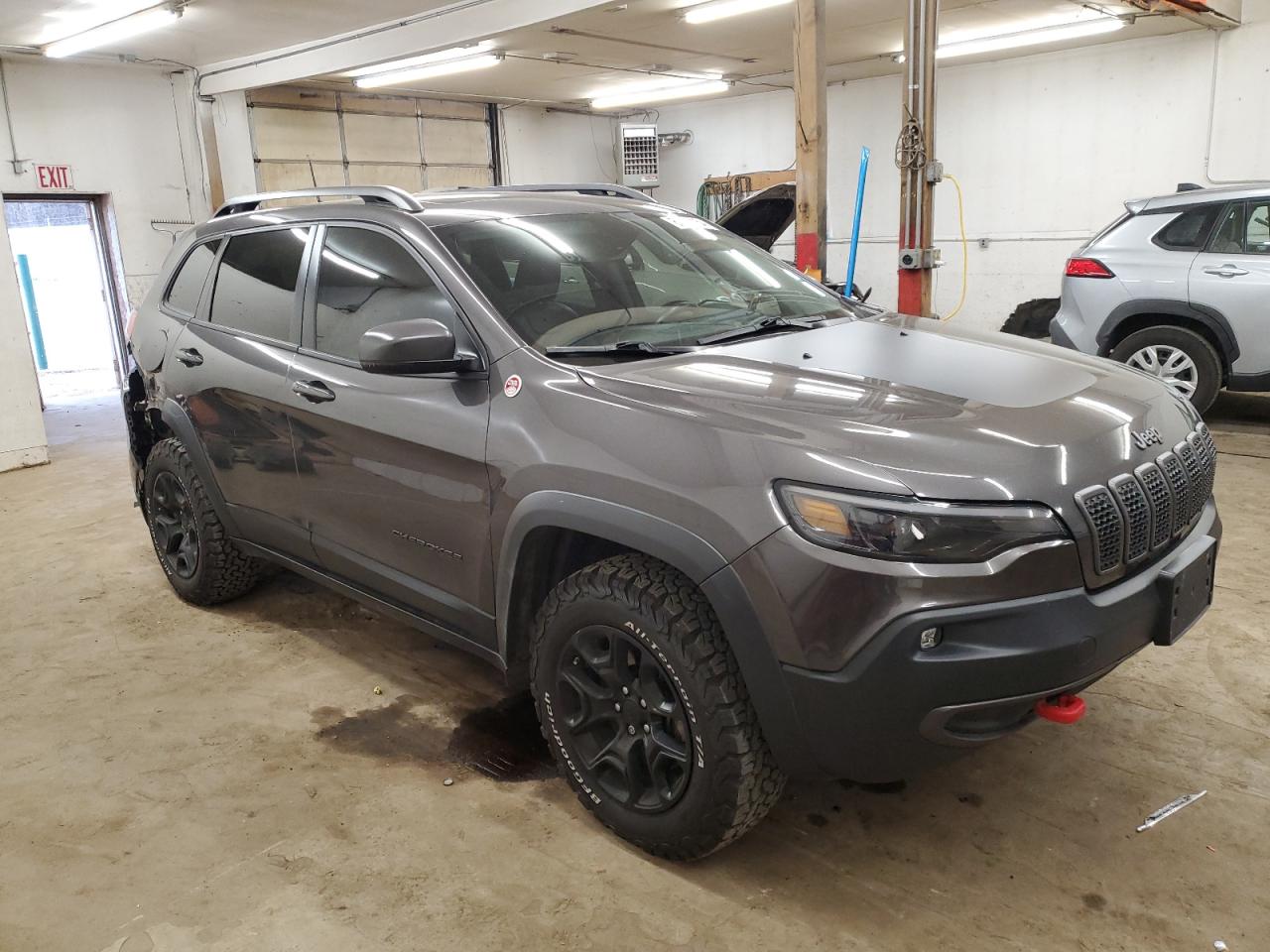 VIN 1C4PJMBX1KD142088 2019 JEEP CHEROKEE no.4