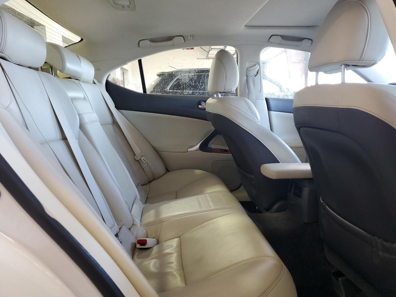 2009 Lexus IS - Image 10