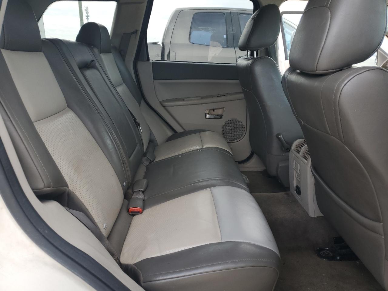 2008 Jeep Grand Cherokee - Image 11