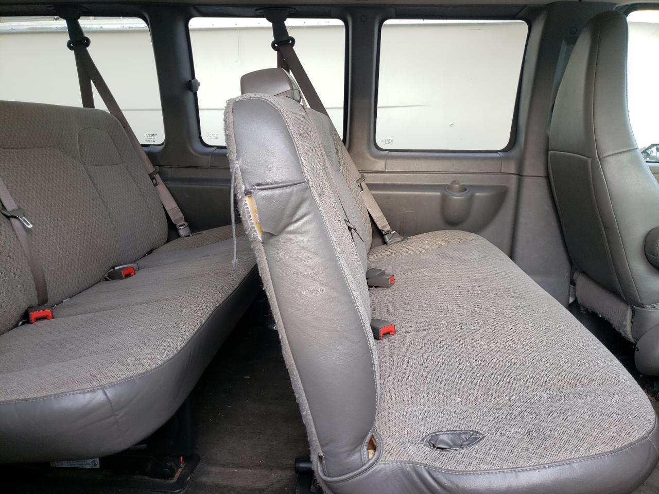 2017 Chevrolet Express - Image 11