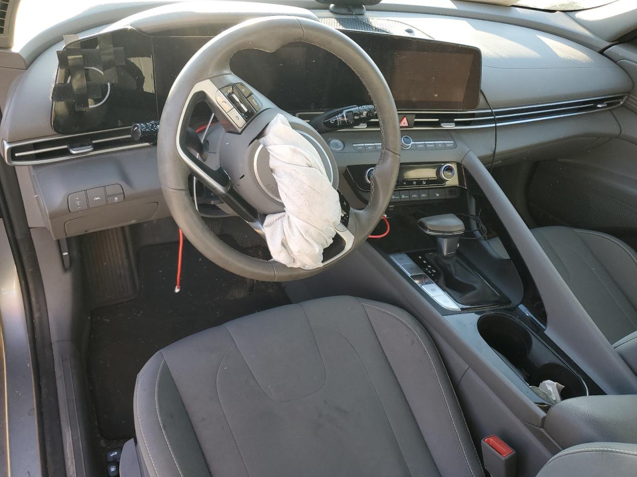 2023 Hyundai Elantra - Image 8