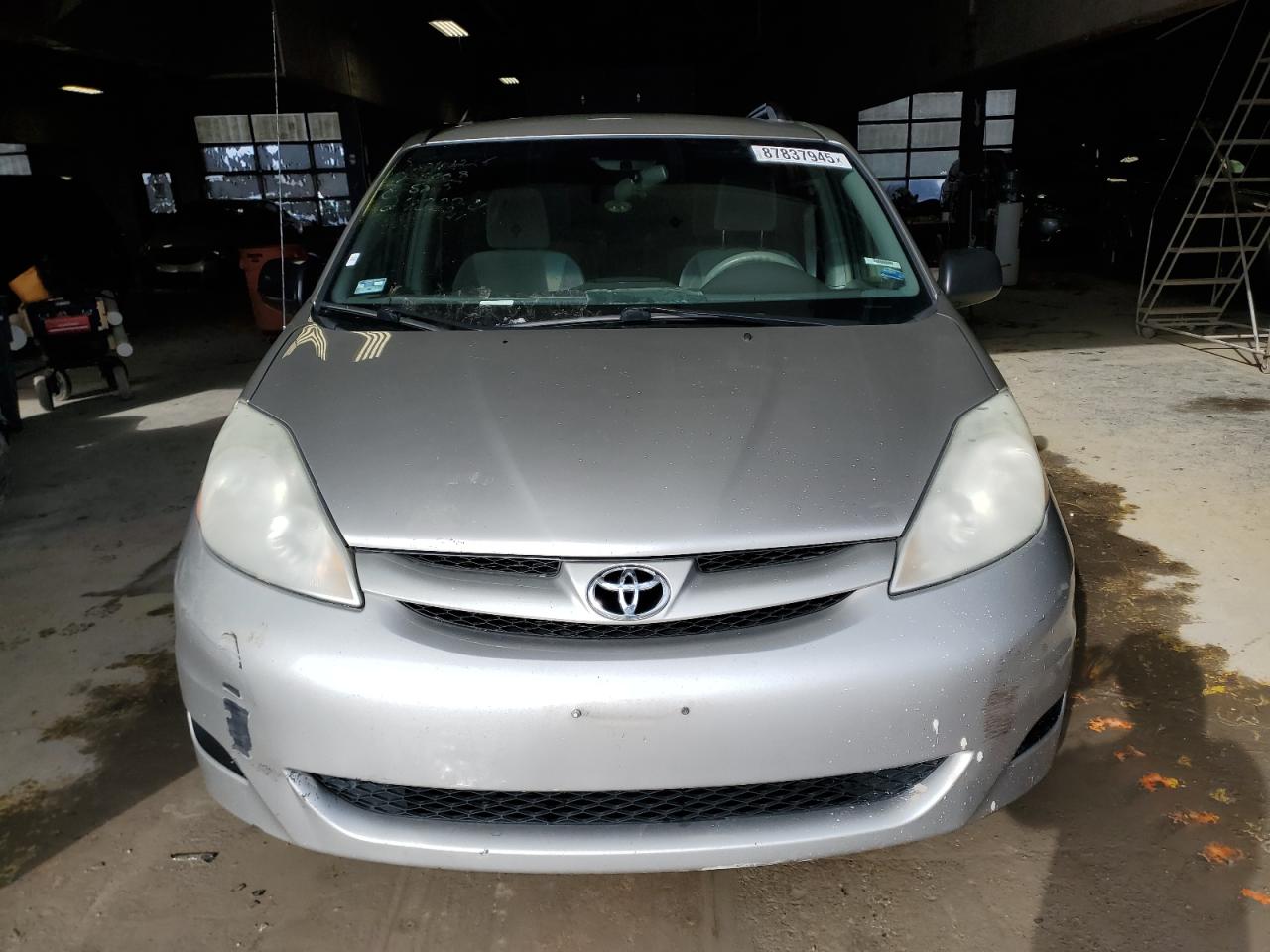 2009 Toyota Sienna - Image 5