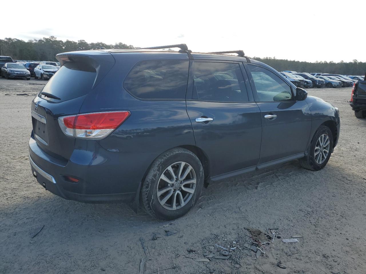 2014 Nissan Pathfinder - Image 3