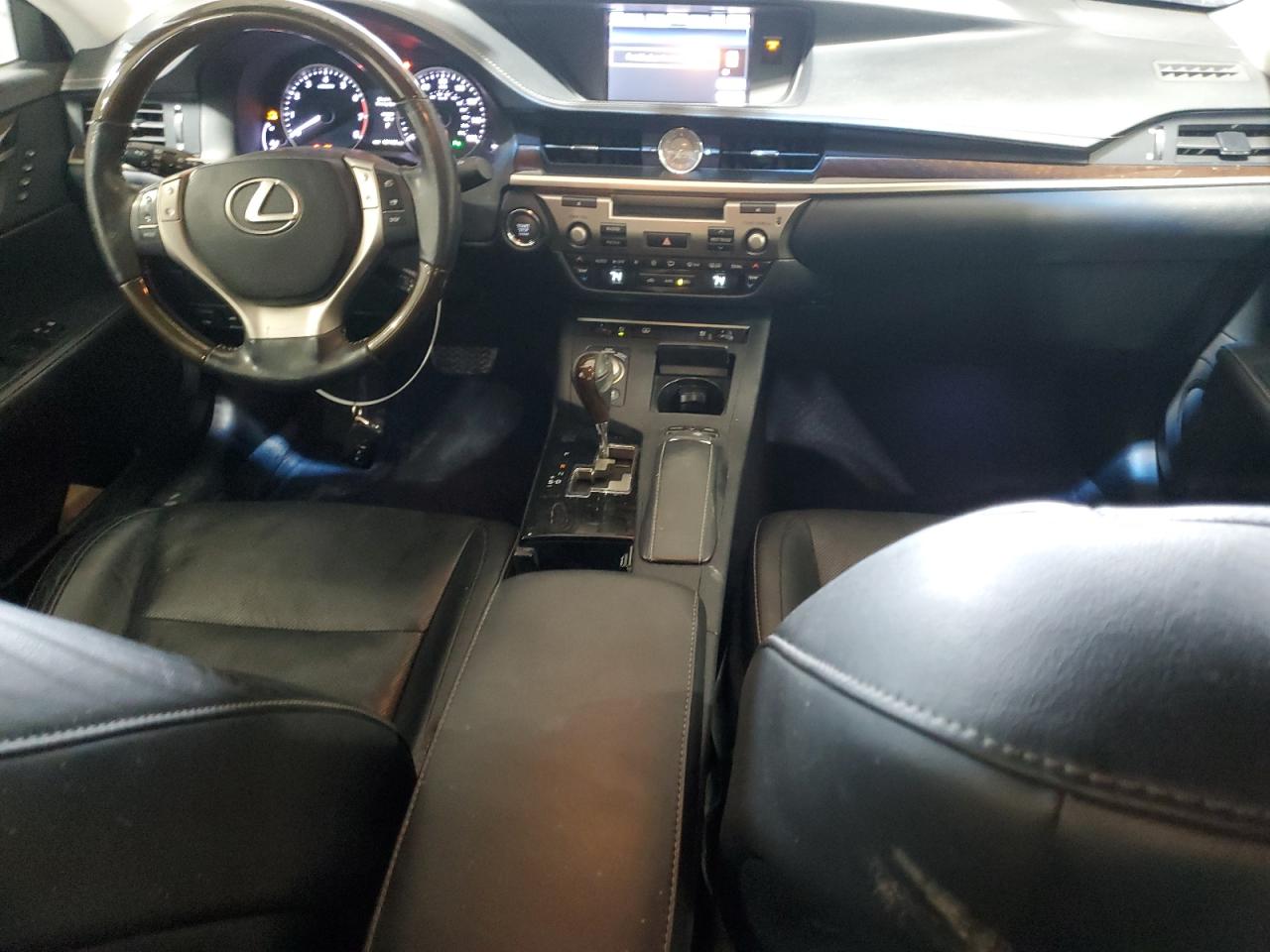 2013 Lexus ES - Image 8