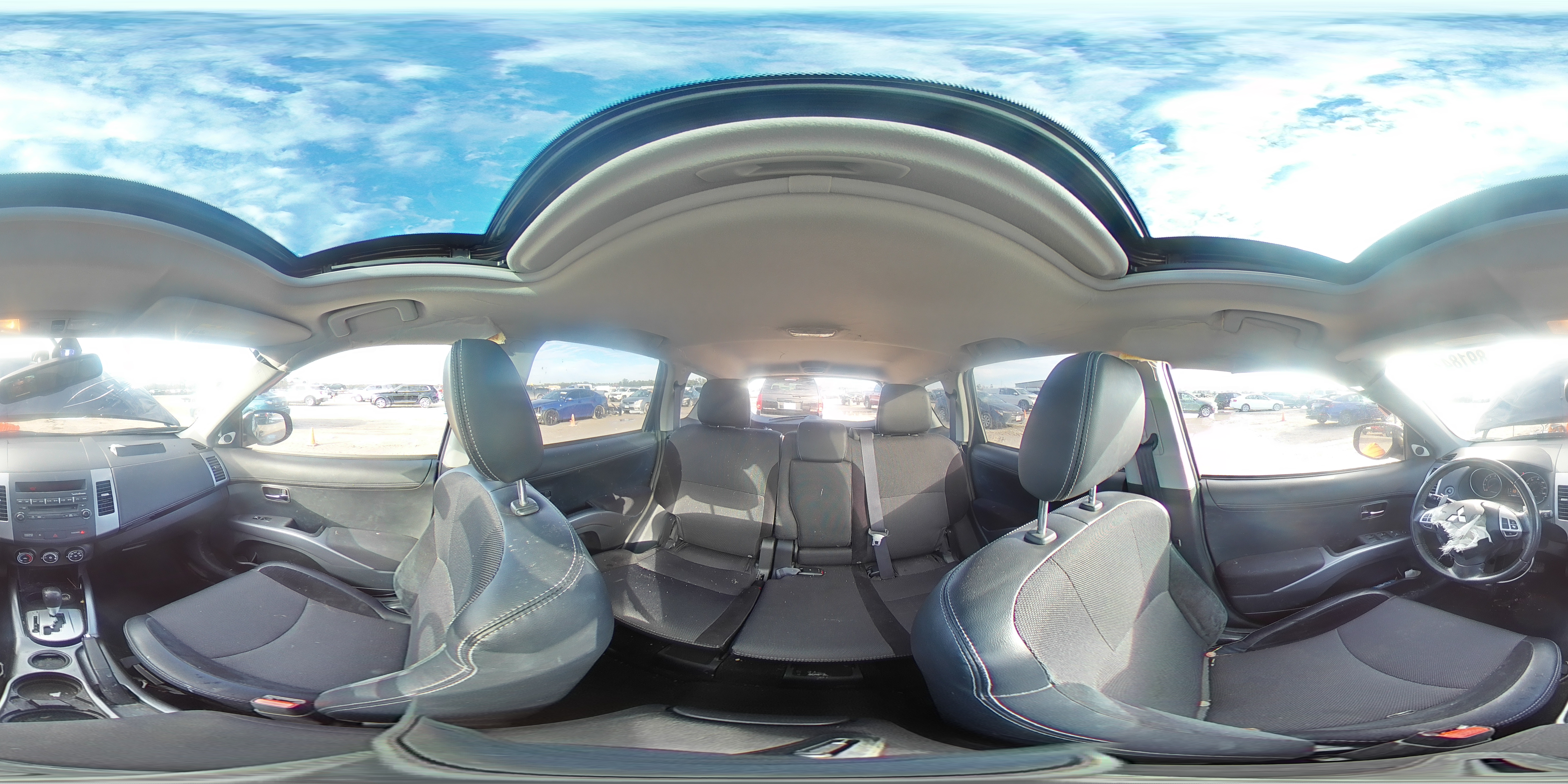 2012 Mitsubishi Outlander - Image 13