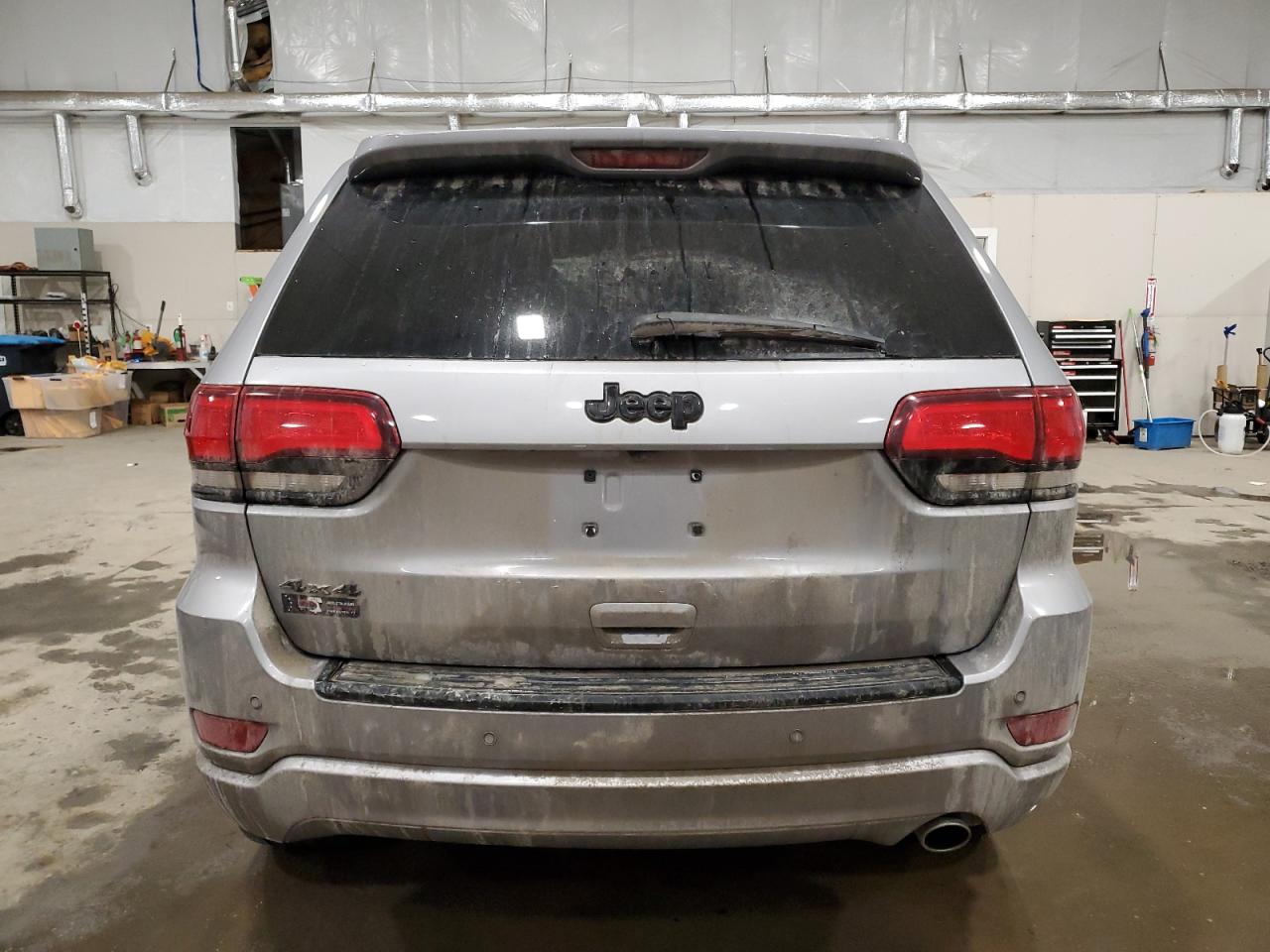 2017 Jeep Grand Cherokee - Image 6