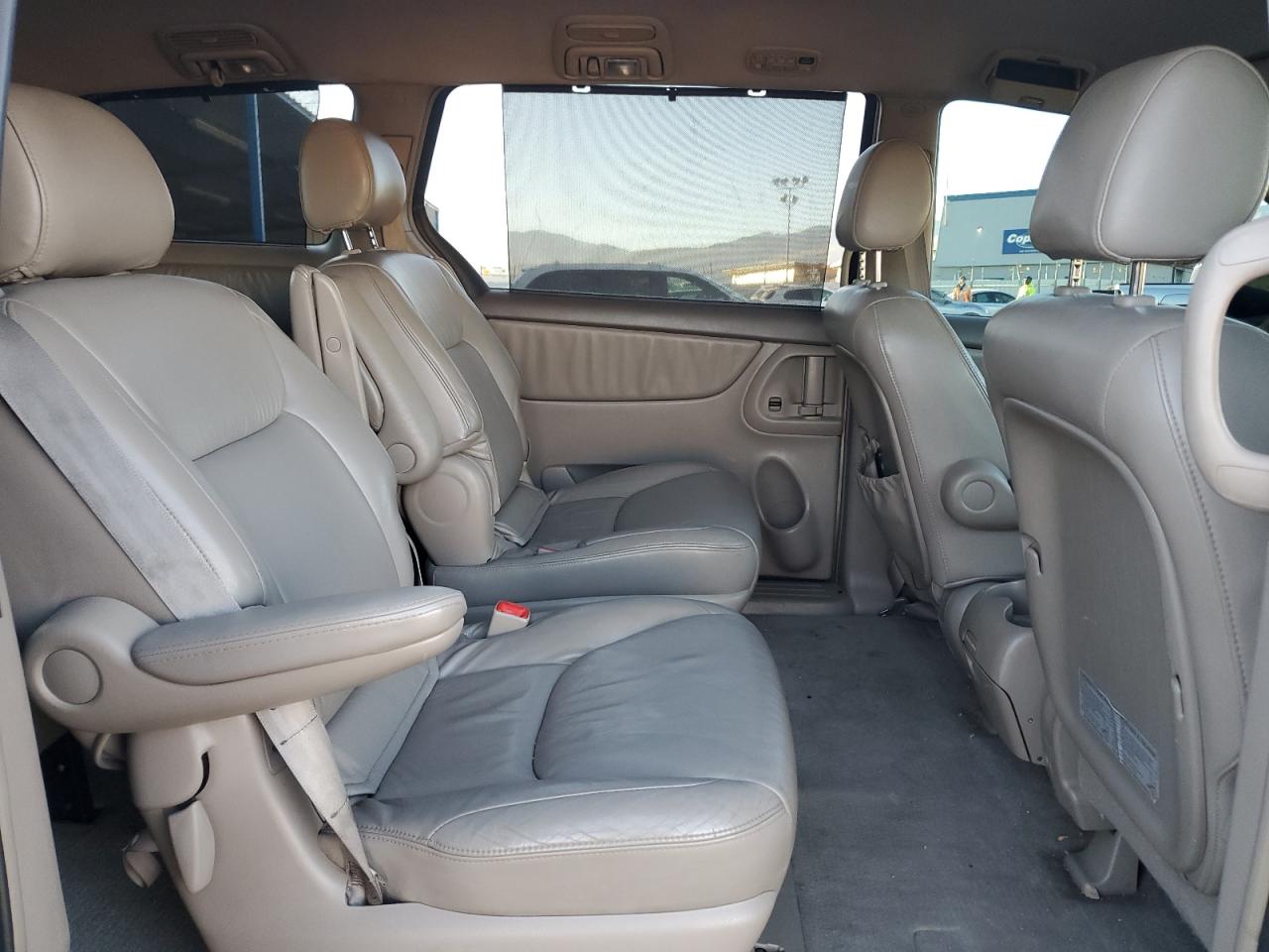 2004 Toyota Sienna - Image 11