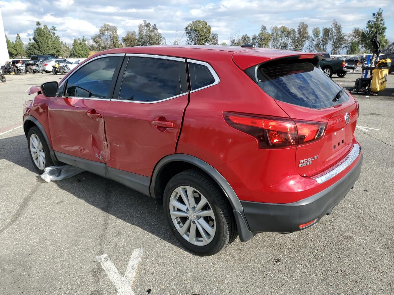 2018 Nissan Rogue - Image 2