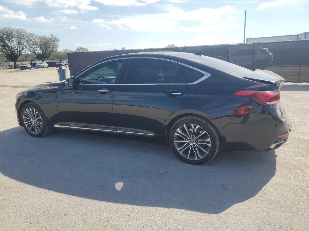 2015 Hyundai Genesis - Image 2