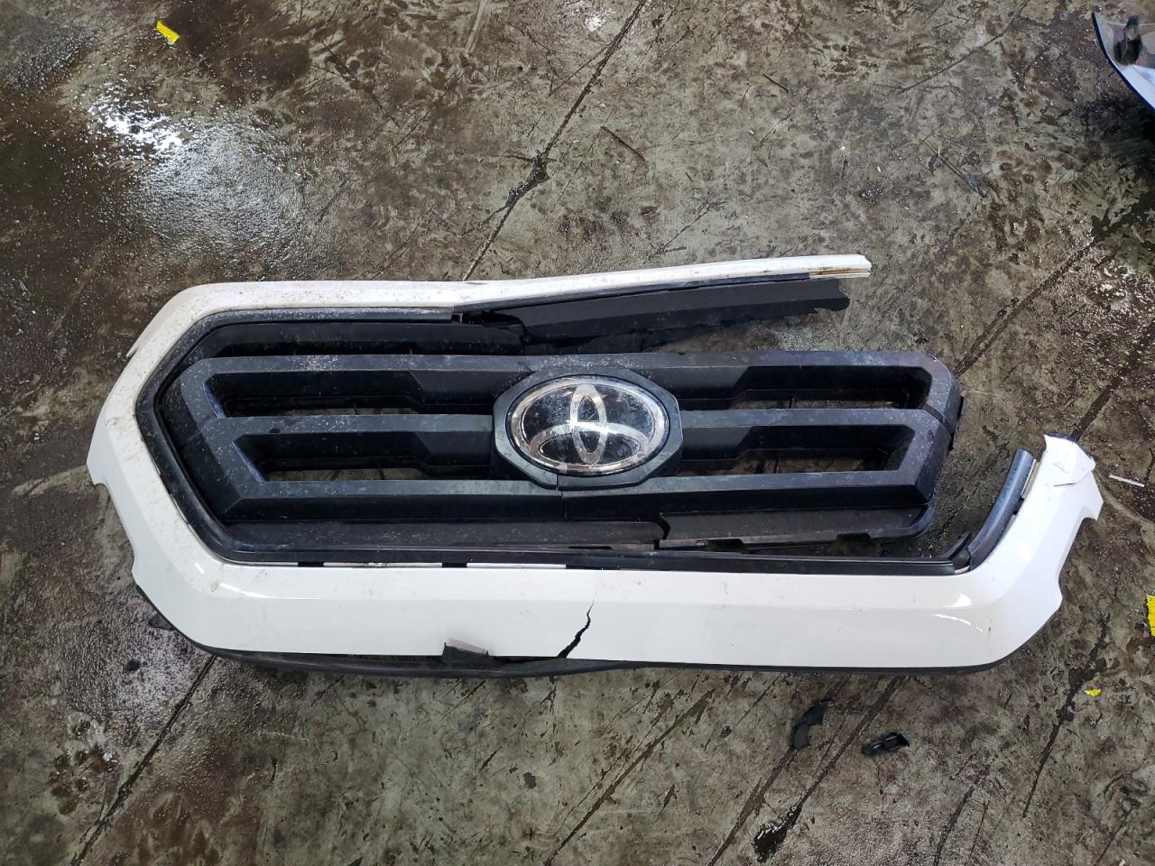 2020 Toyota Tacoma - Image 12