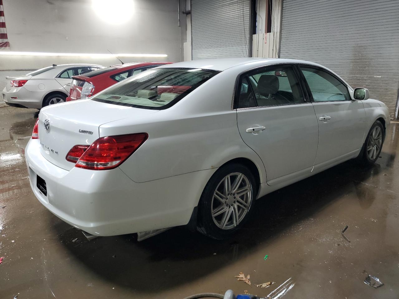 2005 Toyota Avalon - Image 3