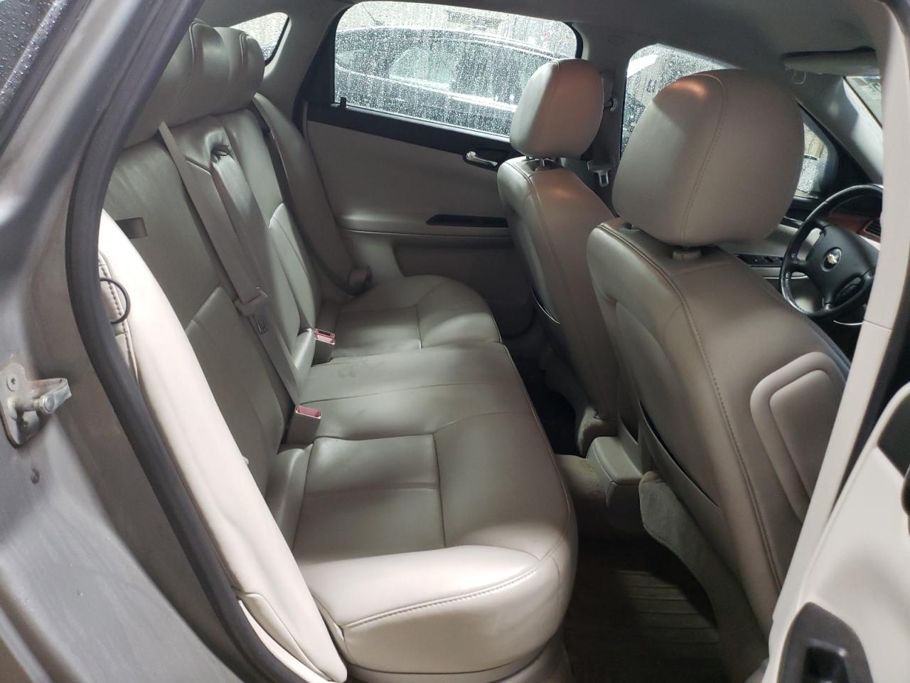 2009 Chevrolet Impala - Image 10