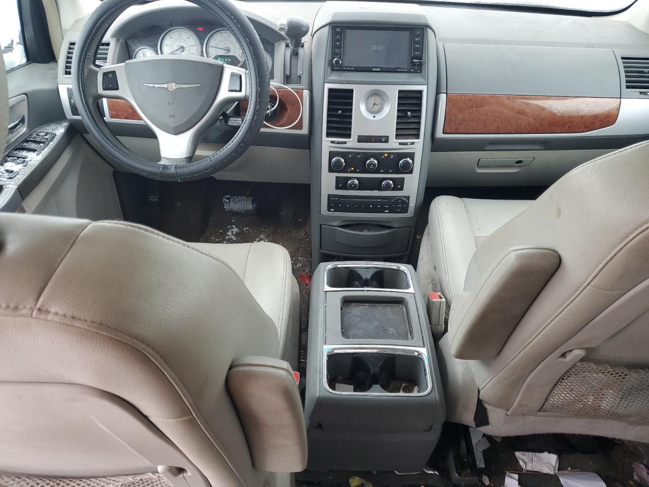 2009 Chrysler Town & Country - Image 8