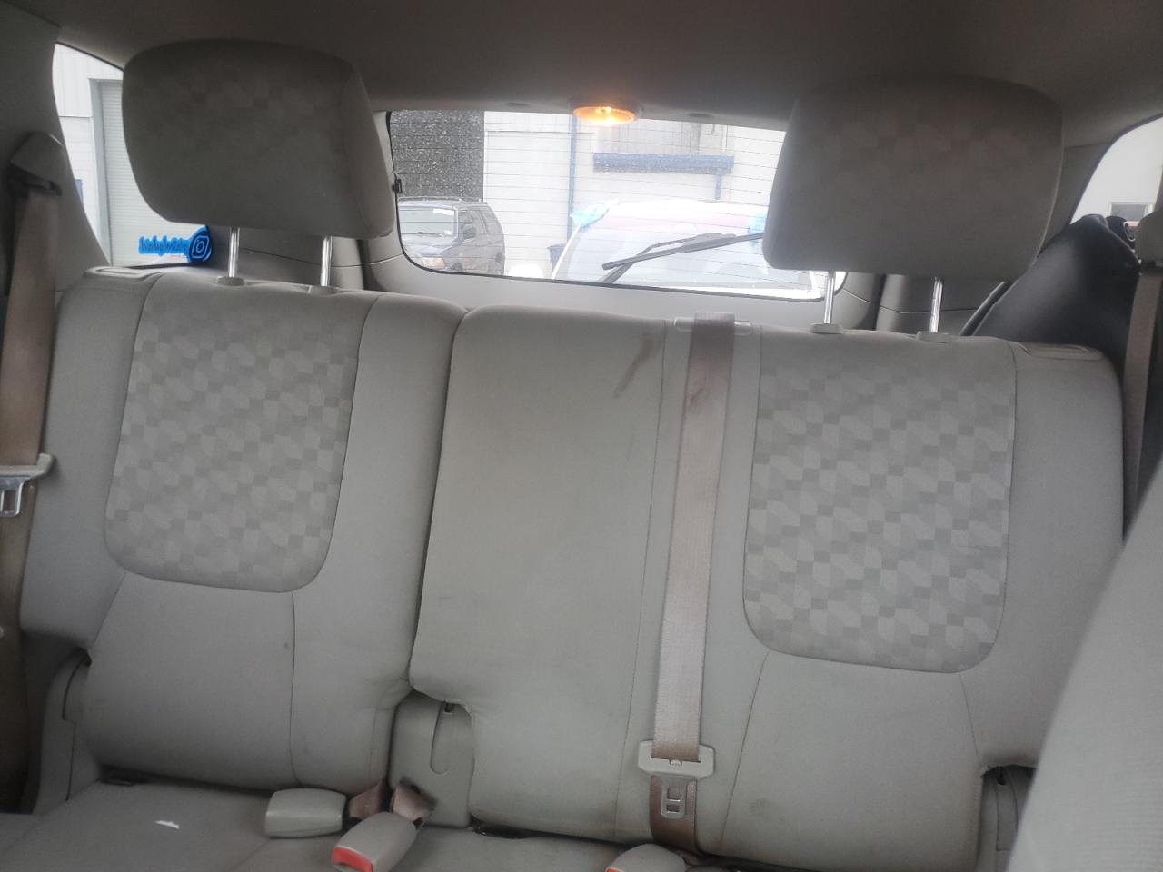 2005 Chevrolet Equinox - Image 10