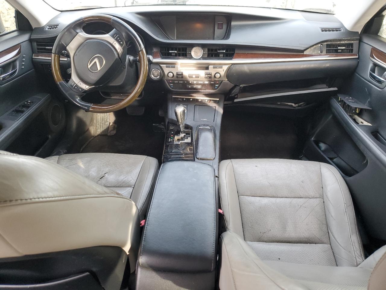 2013 Lexus ES - Image 8