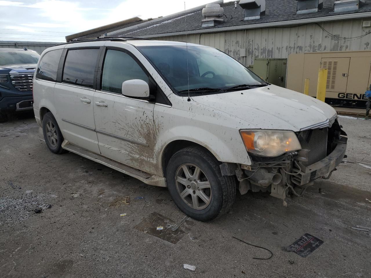 2010 Chrysler Town & Country - Image 4
