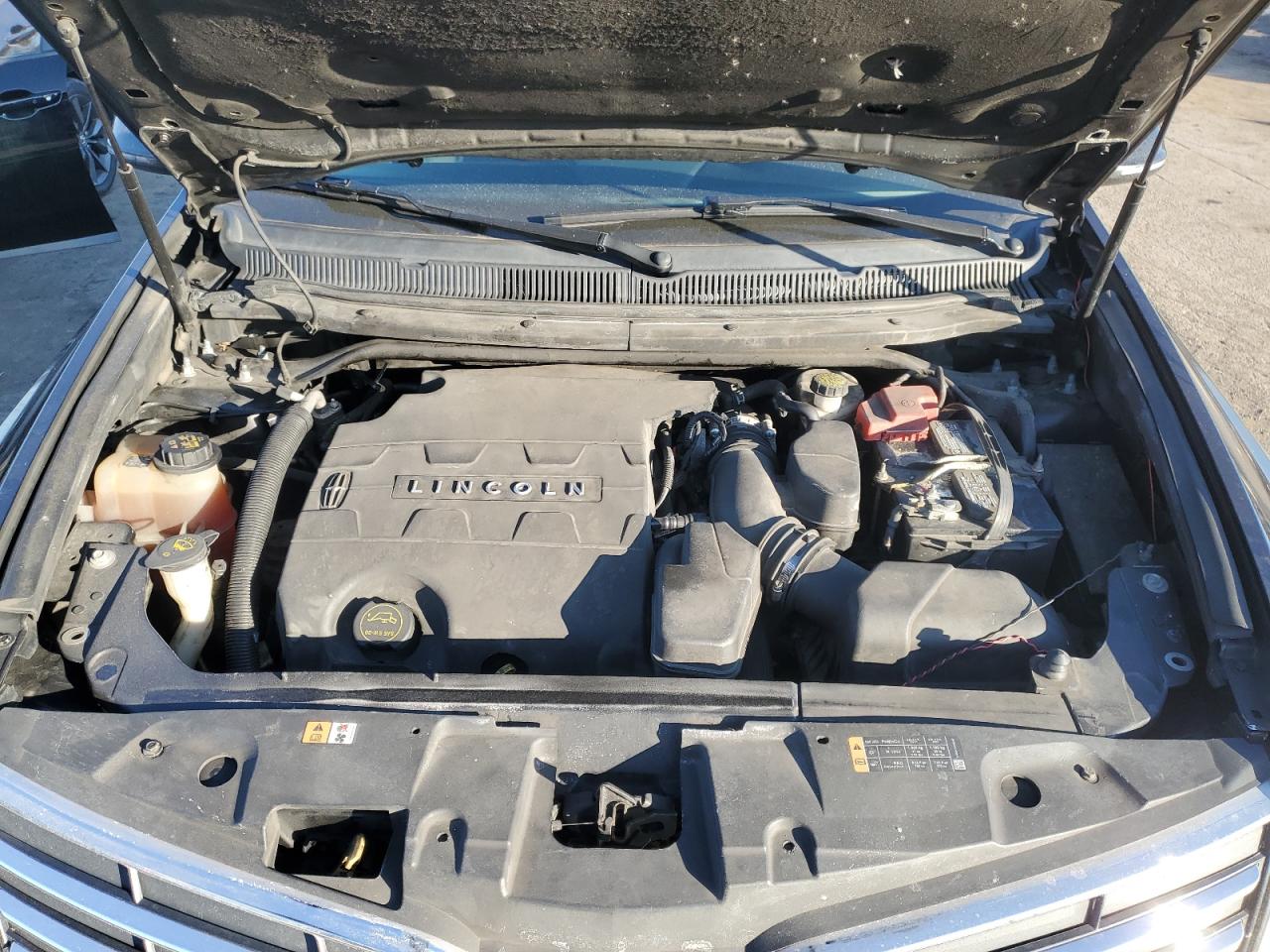 2018 Lincoln MKT - Image 12