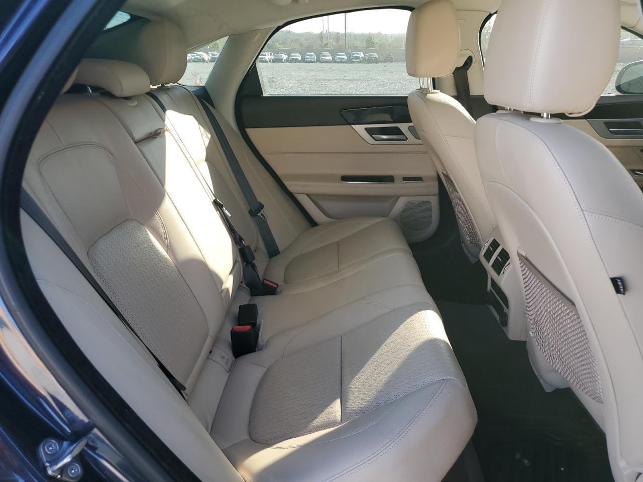 2017 Jaguar XF - Image 10