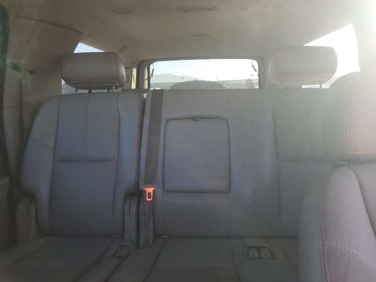 2007 Chevrolet Suburban - Image 10