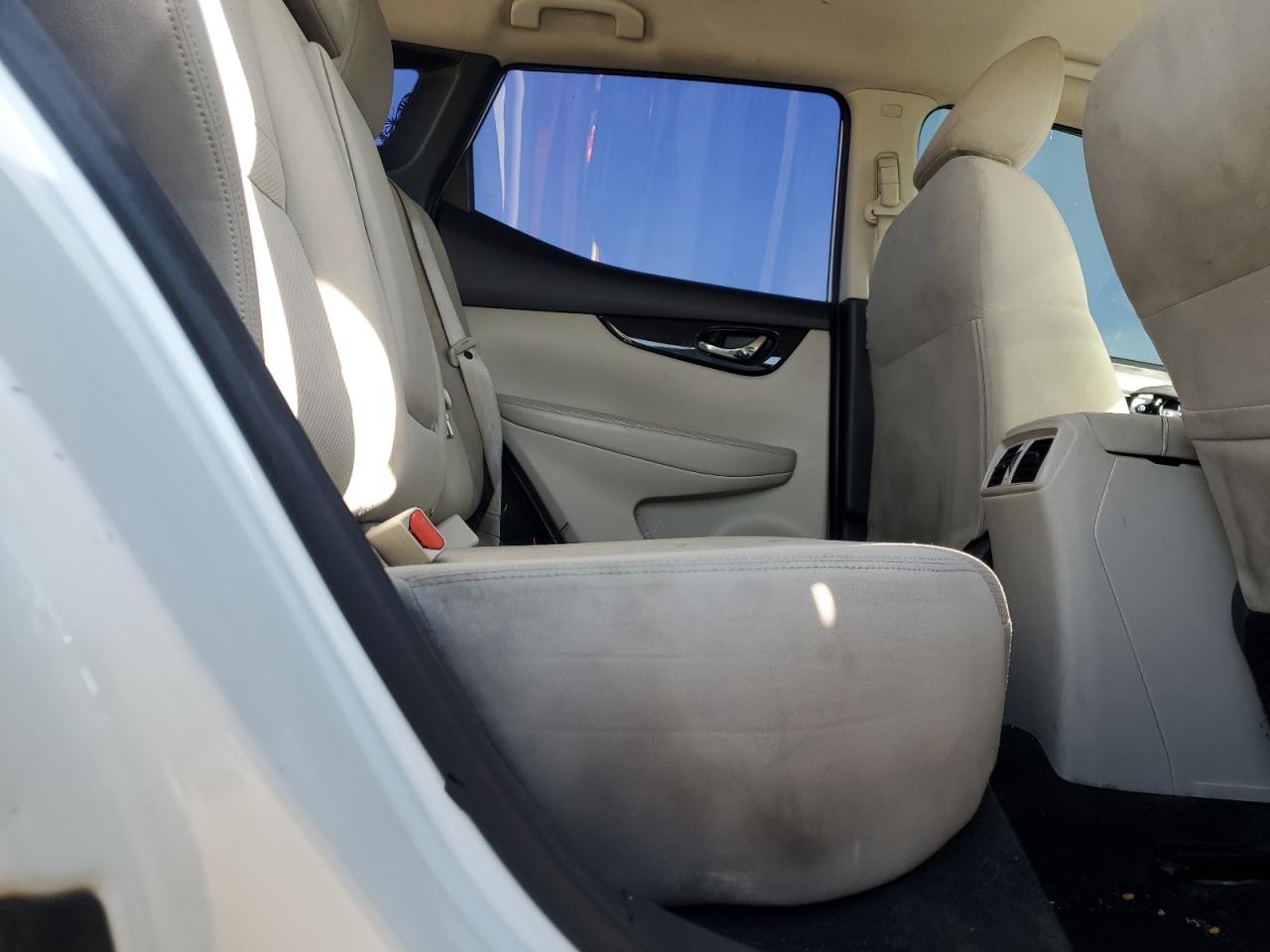 2018 Nissan Rogue - Image 11