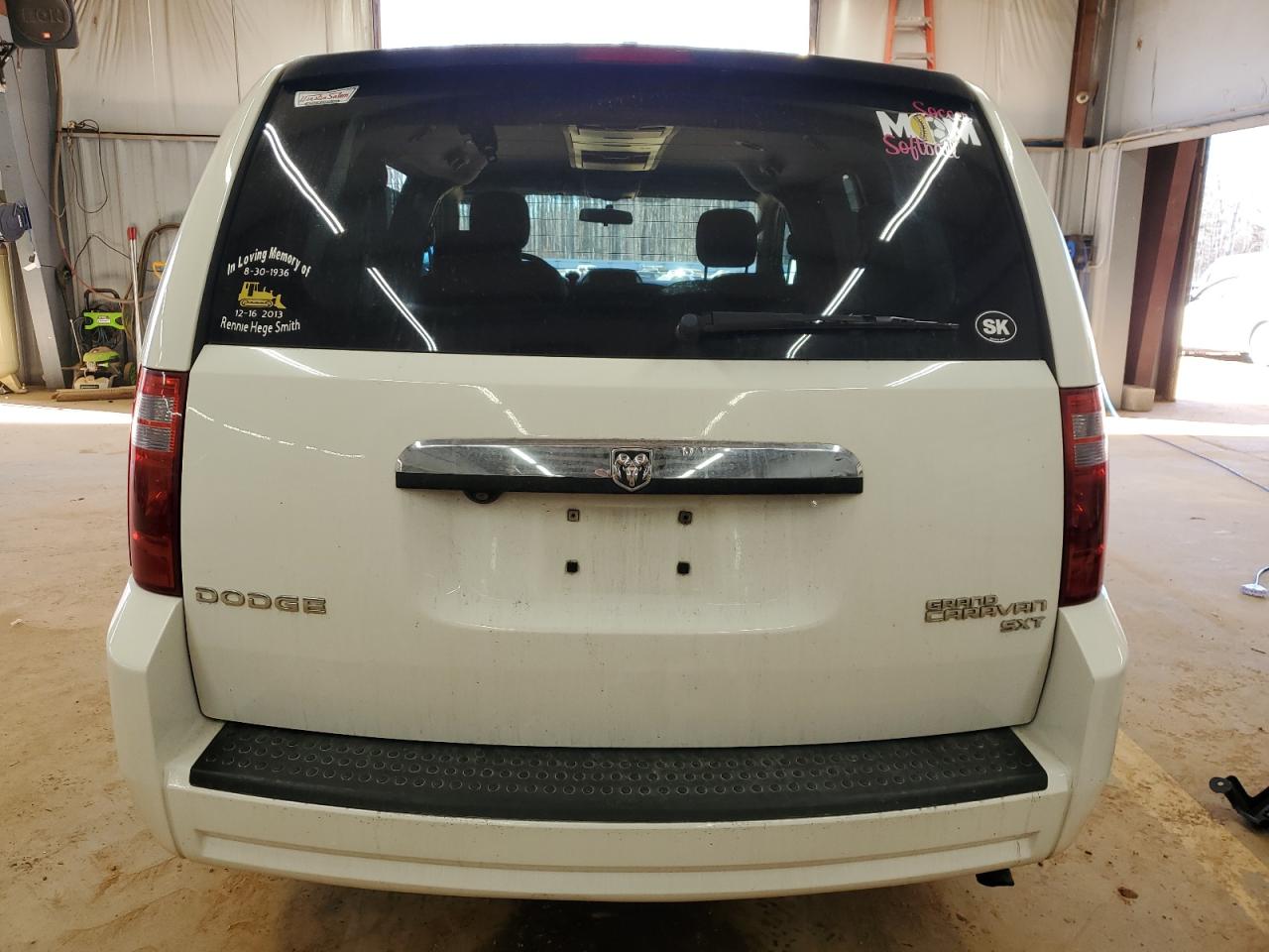 2010 Dodge Caravan - Image 6