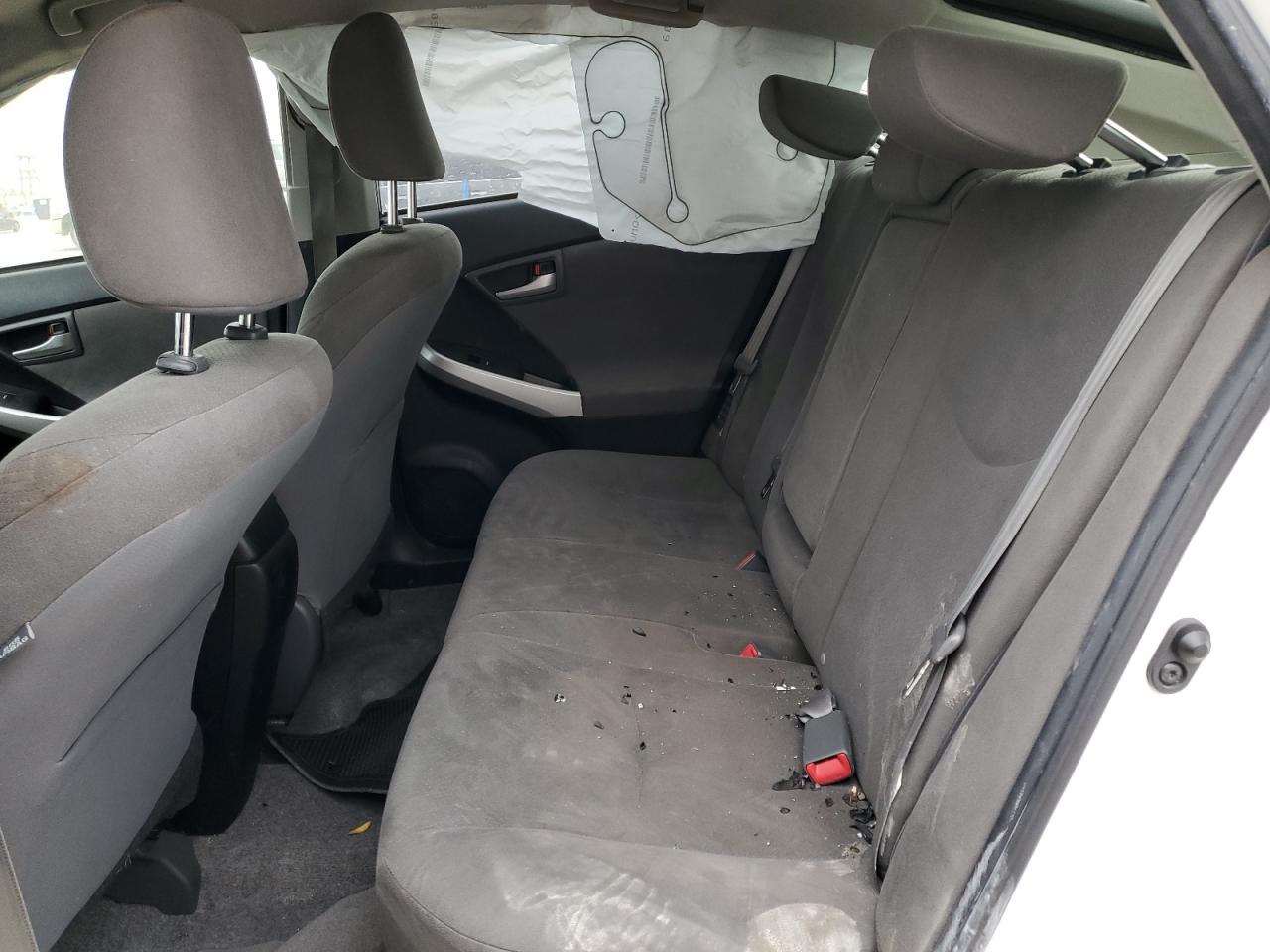 2015 Toyota Prius - Image 10