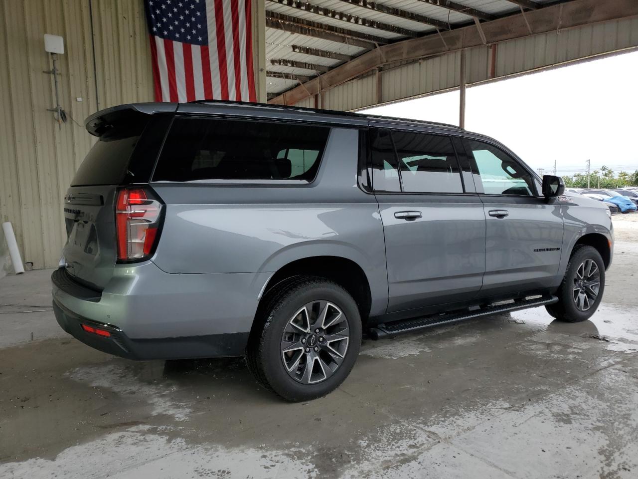 2022 Chevrolet Suburban - Image 3